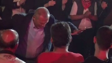 Το ζεϊμπέκικο του Παφίλη (video) pafilis_zeipekiko708