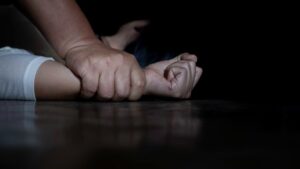 ανιά: Νέα τροπή στην υπόθεση κακοποίησης 34χρονης από πρώην ιερέα – Την βίασε 17χρονος παρουσία του