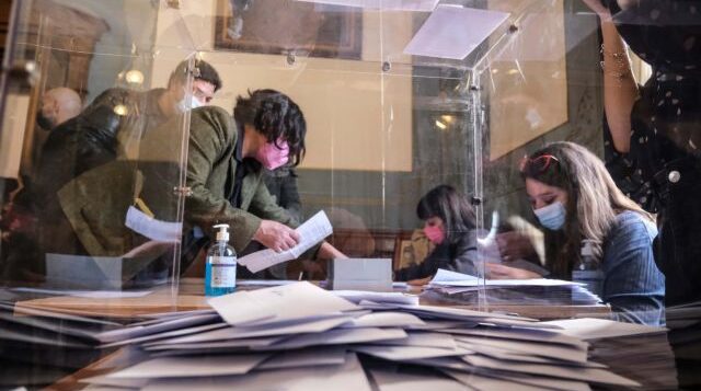Eκλογές ΚΙΝΑΛ: Ξεπέρασαν τις 100.000 οι ψηφοφόροι