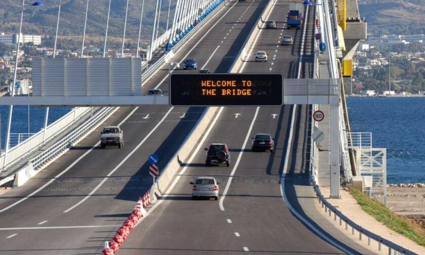 Διακόπηκε η κυκλοφορία στη Γέφυρα Ρίου Αντιρρίου - Τροχαίο με δύο τραυματίες