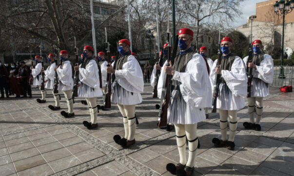 Χρήστος Σαρτζετάκης: Το τελευταίο αντίο στον πρώην Πρόεδρο της Δημοκρατίας - Η κηδεία του γίνεται με τιμές αρχηγού κράτους