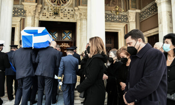 Χρήστος Σαρτζετάκης: Το τελευταίο αντίο στον πρώην Πρόεδρο της Δημοκρατίας - Η κηδεία του γίνεται με τιμές αρχηγού κράτους
