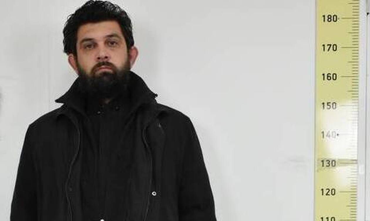 Ιερέας - Κάτω Πατήσια:Στο ίδιο κελί με τον ιερέα των Πατησίων θα βρίσκονται ακόμη τέσσερις ρασοφόροι που εμπλέκονται σε υποθέσεις σεξουαλικής κακοποίησης Στις φυλακές Τρίπολης θα οδηγηθεί εντός της ημέρας ο ιερέας που κρίθηκε προφυλακιστέος για τον βιασμό ανήλικης σε Ιερό ναό των Κάτω Πατησίων. Ο ιερέας σύμφωνα με πληροφορίες θα μεταφερθεί σε κελί των φυλακών όπου κρατούνται ήδη τέσσερις ρασοφόροι για υποθέσεις σεξουαλικής κακοποίησης. O ιερέας που έχει προφυλακιστεί για την υπόθεση του βιασμού της ανήλικης στα Κάτω Πατήσια. Οι δύο από αυτούς κρίθηκαν προφυλακιστέοι μόλις τον περασμένο Δεκέμβριο για κατ’ εξακολούθηση βιασμό 19χρονου με νοητική υστέρηση στο Δήμο Πλατανιά στην Κρήτη. Οι δύο εν λόγω ιερείς που υπάγονταν στη Μητρόπολη Κισσάμου και Σελίνου απογούμενοι αρνήθηκαν τις κατηγορίες, κατονομάζοντας άλλα πρόσωπα ως υπεύθυνα για τον βιασμό του 19χρονου. Ωστόσο ανακριτής και εισαγγελέας ομόφωνα τους έδειξαν το δρόμο της φυλακής. ΠΗΓH dikastikoreportaz.gr