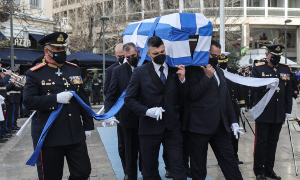 Χρήστος Σαρτζετάκης: Το τελευταίο αντίο στον πρώην Πρόεδρο της Δημοκρατίας - Η κηδεία του γίνεται με τιμές αρχηγού κράτους