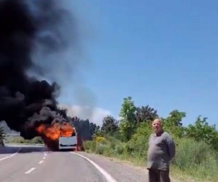 Φωτιά σε λεωφορείο με προσκόπους στον Μπράλο