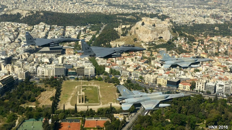 Ηνίοχος 21 Μαχητικά αεροσκάφη θα πετάξουν πάνω από την Ακρόπολη σήμερα