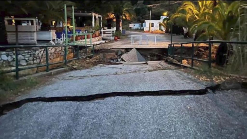 Σε κατάσταση έκτακτης ανάγκης η Σκύρος μετά την κακοκαιρία – Κατέρρευσαν γέφυρες