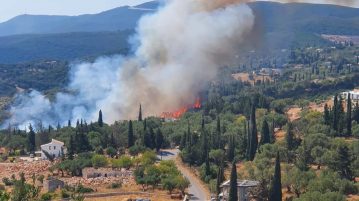 Φωτιά στη Ζάκυνθο: Διάσπαρτες εστίες, μήνυμα 112 για προληπτική εκκένωση οικισμού – ΒΙΝΤΕΟ