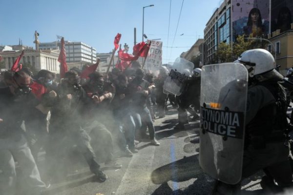 Ένταση και επεισόδια στο πανεκπαιδευτικό συλλαλητήριο στο κέντρο της Αθήνας