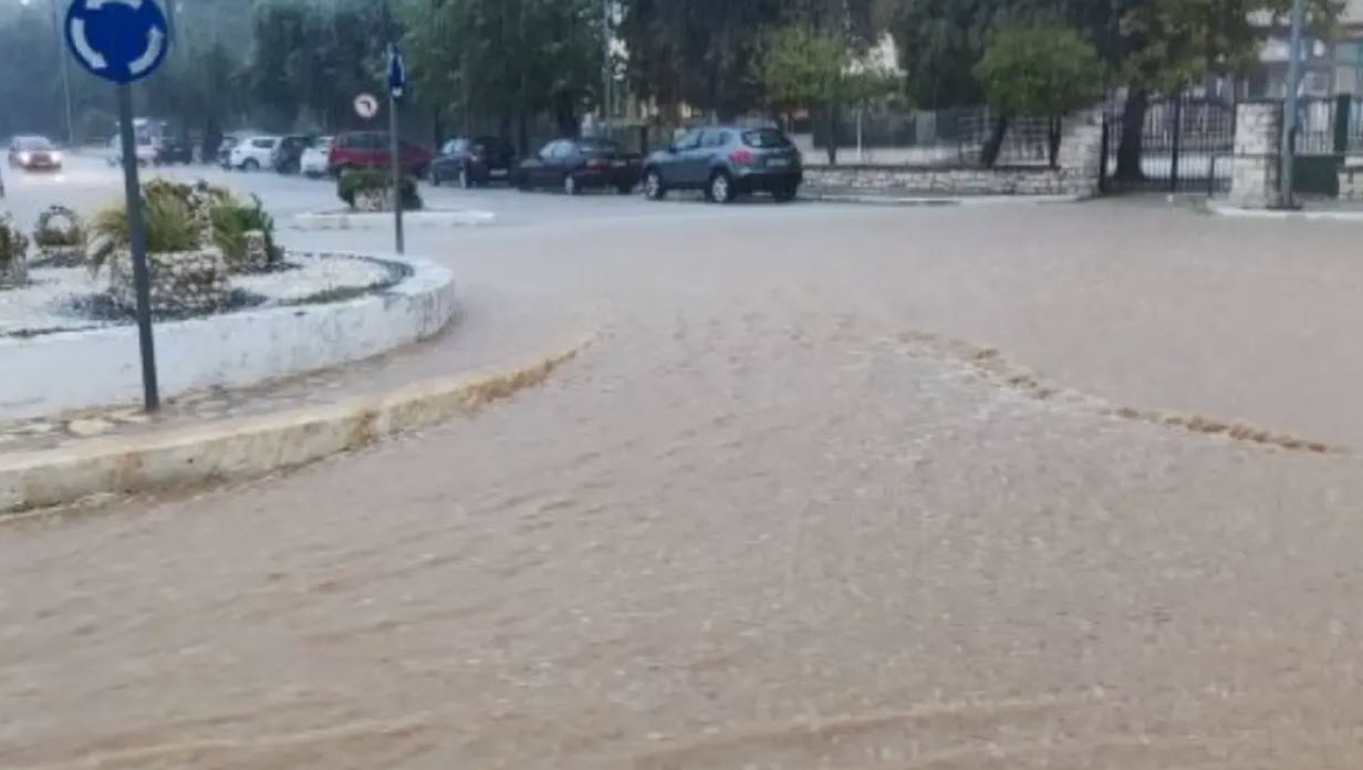 αιρός : Πλημμύρισαν δρόμοι στα Σύβοτα, ζημιές σε μαγαζιά και επιχειρήσεις (βίντεο)