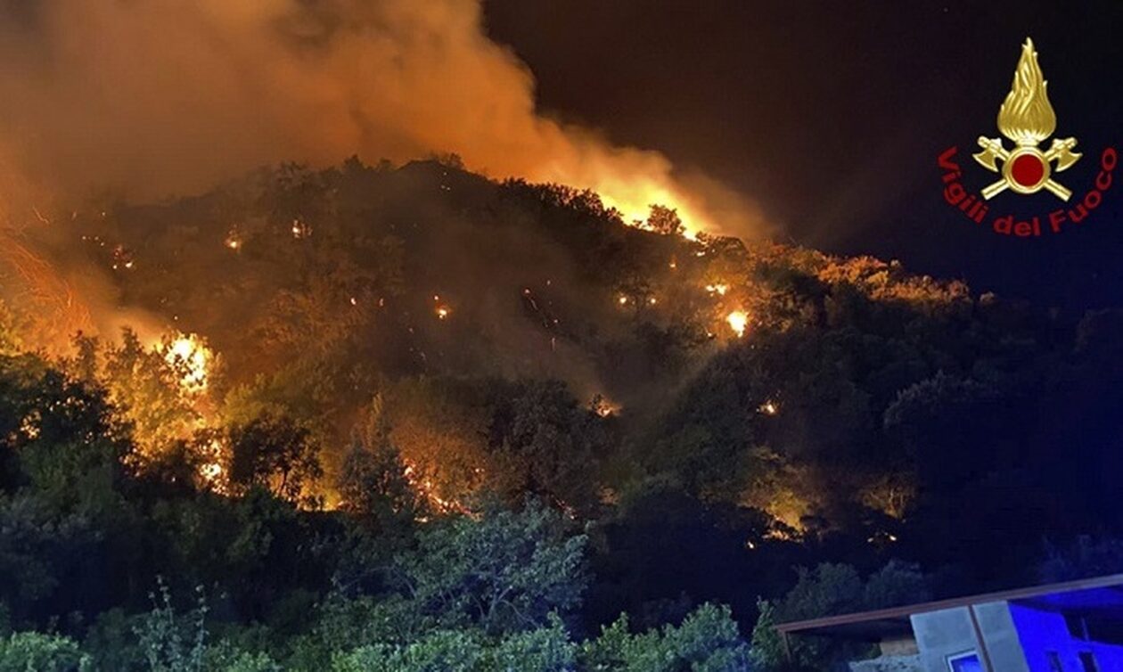 Καίγεται η Σικελία