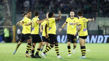 Η ΑΕΚ πέρασε από “Λεωφόρο” κερδίζοντας 2-1 τον Παναθηναϊκό