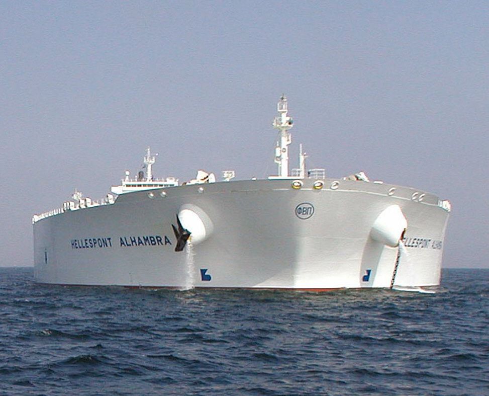Το Harmony of the Seas της Royal Caribbean, είναι το δεύτερο μεγαλύτερο κρουαζιερόπλοιο στον κόσμο. Το τρίτο πλοίο της σειράς, παραδόθηκε τον Μάιο του 2016 και προσφέρει κρουαζιέρες επτά διανυκτερεύσεων στη Δυτική Μεσόγειο από τη Βαρκελώνη και την Τσιβιταβέκια. Το πλοίο πραγματοποίησε το παρθενικό του ταξίδι τον περασμένο Ιούνιο. 5. Υπερδεξαμενόπλοια κλάσης TI Μερικά από τα μεγαλύτερα πετρελαιοφόρα που βρίσκονται ακόμη σε λειτουργία είναι τα υπερδεξαμενόπλοια της κλάσης TI. Ο στόλος της Tankers International L.L.C. αποτελείται από τα TI Africa, TI Asia, TI Europe και TI Oceania. Η σειρά TI είναι 78 m (256 ft), με χωρητικότητα 234.006 GT (162.477 NT) και ικανότητα πλεύσης με 16,5 κόμβους (30,5 km/h; 18,9 mph) πλήρως φορτωμένο.