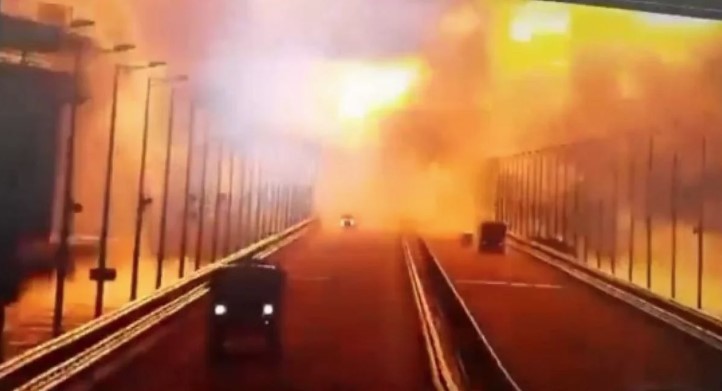 USA - Large Container Ship Collides with Key Bridge Causing it completely Collapse, reports of numerous casualties