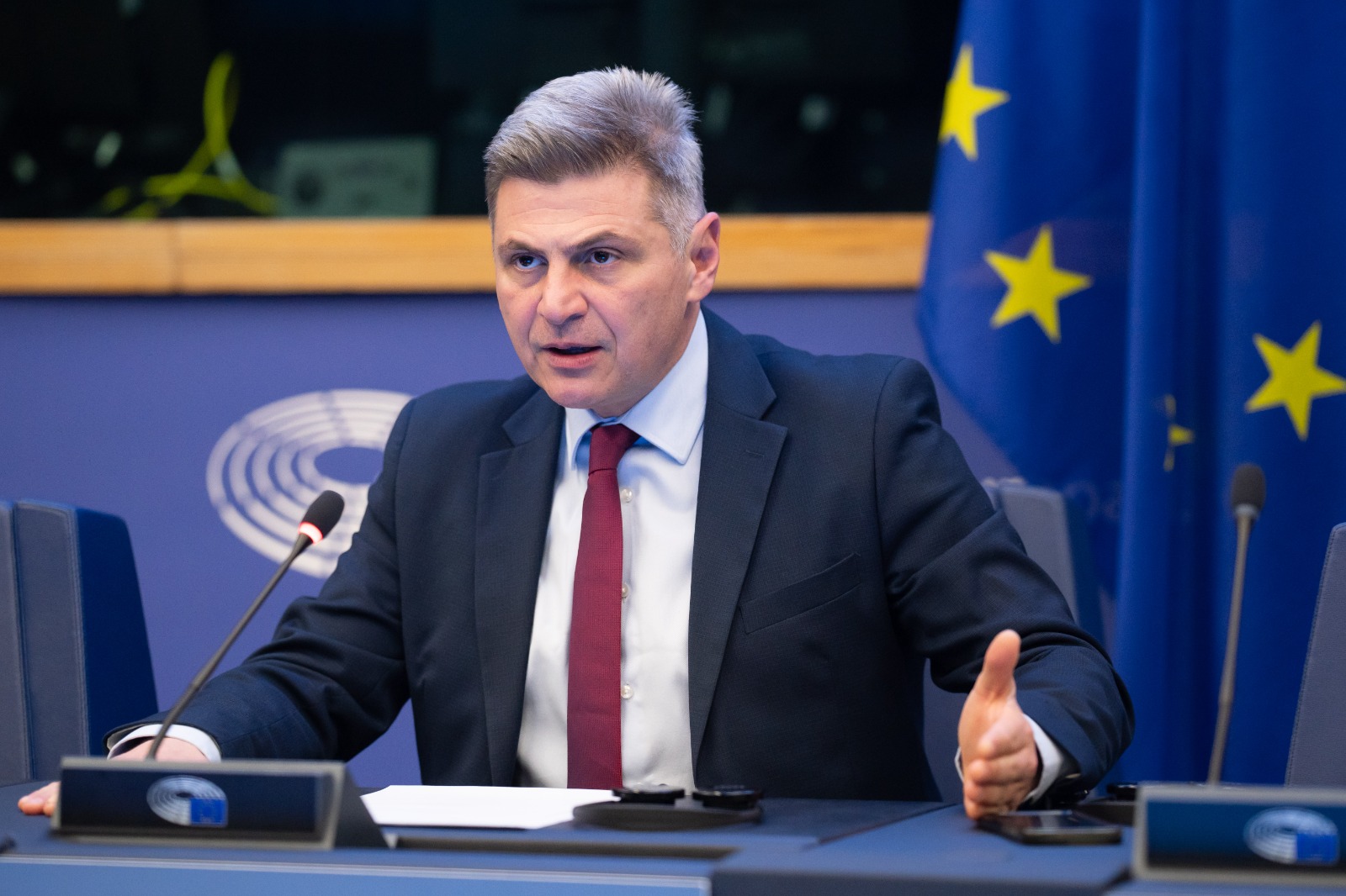 Νικόλας Φαραντούρης ΝΙΚΟΛΑΣ ΦΑΡΑΝΤΟΥΡΗΣ