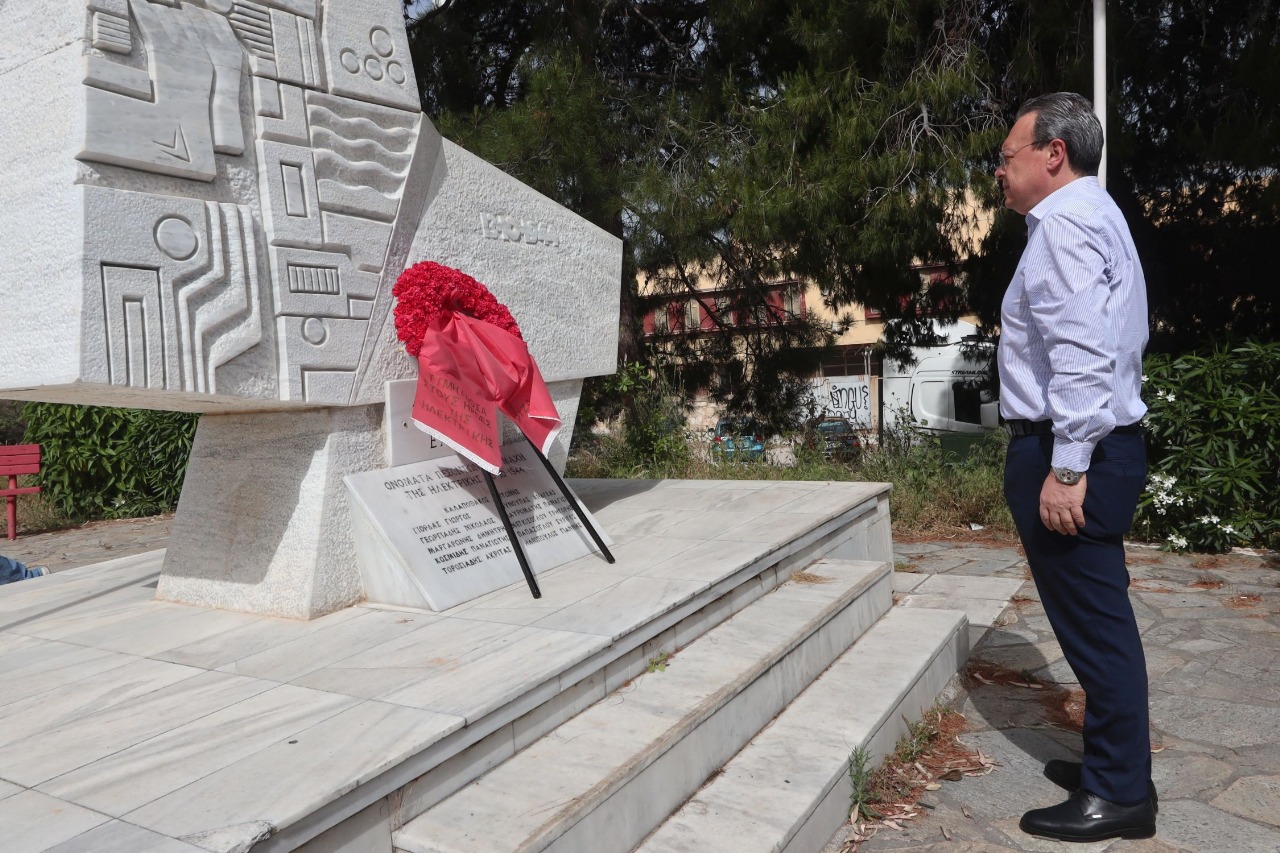 Σωκράτης Φάμελλος: «Συνεχής η μάχη κατά του φασισμού» - Στο Μνημείο Πεσόντων της Μάχης της Ηλεκτρικής
