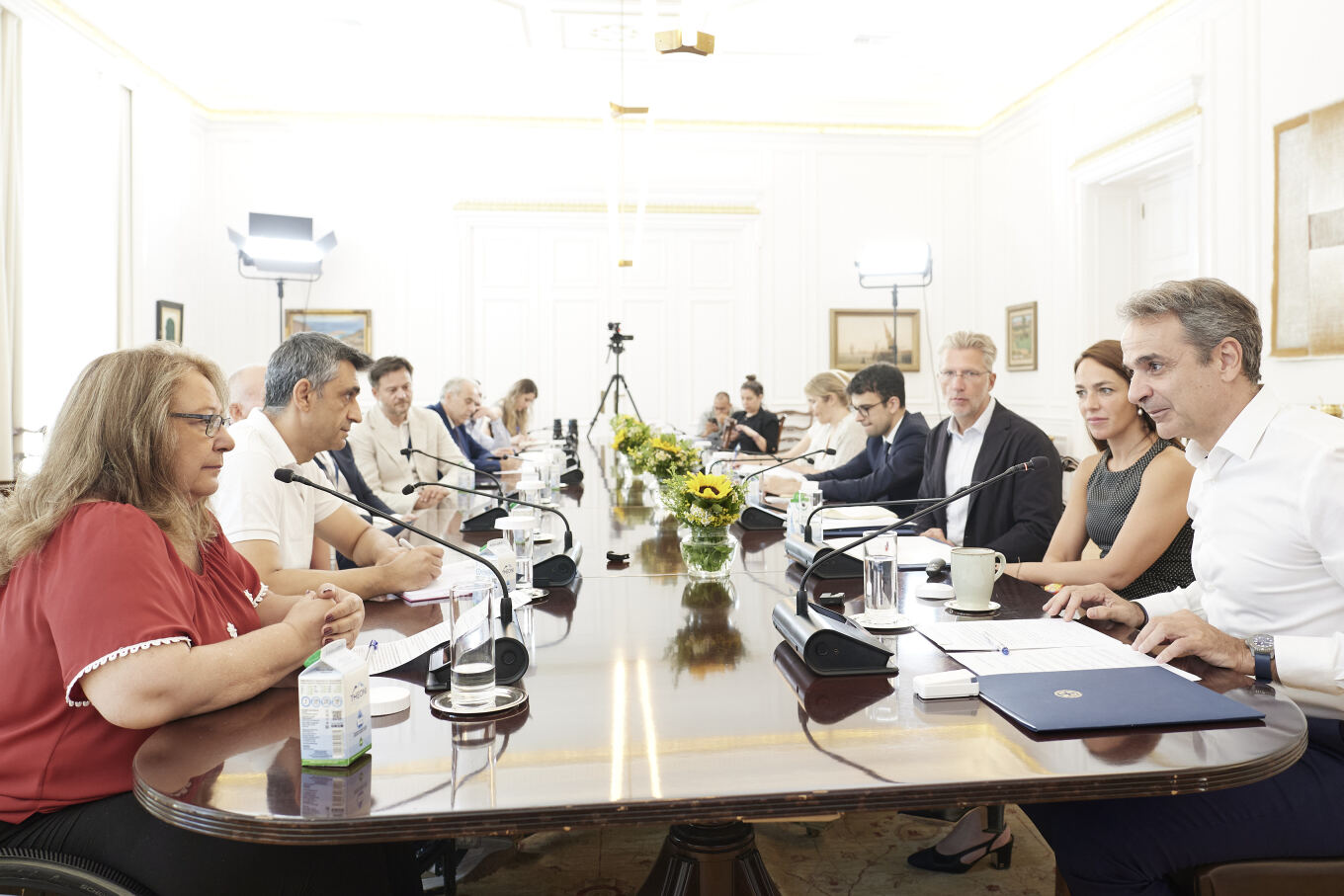 Συνάντηση Μητσοτάκη με εκπροσώπους ΑμεΑ