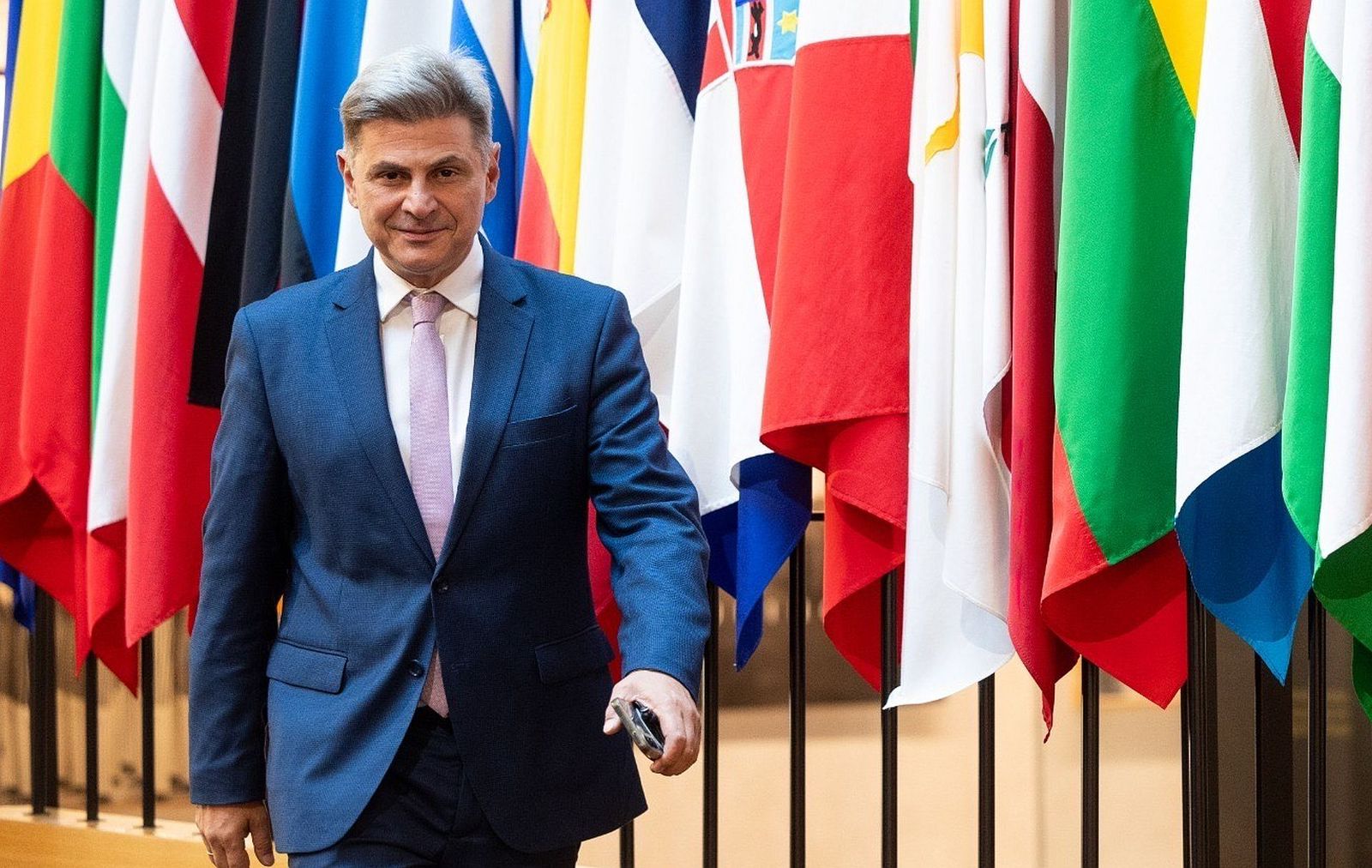 Νικόλας Φαραντούρης ΝΙΚΟΛΑΣ ΦΑΡΑΝΤΟΥΡΗΣ / Γραφείο Τύπου