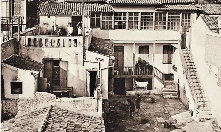 Οικία Κοκοβίκου: Αναστηλώνεται η κατοικία της Τριπόδων 32 - Η θρυλική ιστορία τ