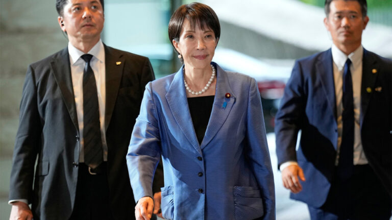 Η κυβέρνηση της Σανάε Τακαΐτσι πραγματοποιεί συζητήσεις για πιθανή αύξηση του αριθμού των υπερωριών στην Ιαπωνία, πολιτική κίνηση που παρουσιάζεται ως στρατηγική για την τόνωση της ανάπτυξης