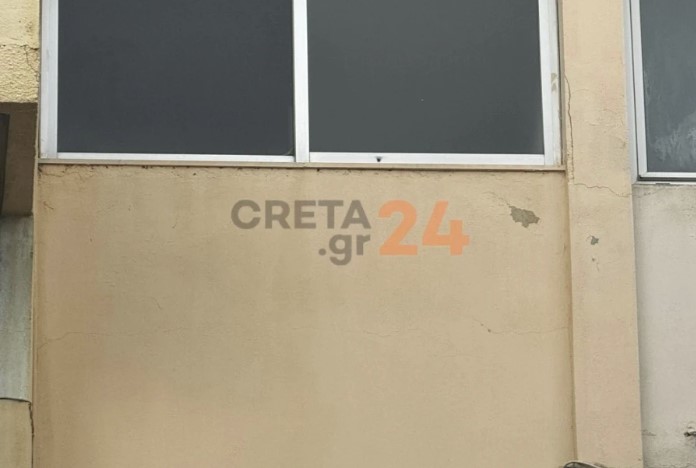 Ηράκλειο: Σφαίρα από μπαλωθιές «καρφώθηκε» σε παράθυρο πολυκατοικίας