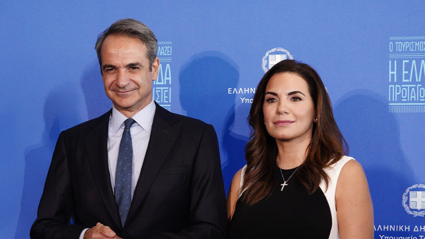 Κατ' ιδίαν συνομιλία του πρωθυπουργού με την Όλγα Κεφαλογιάννη μετά το πέρας του υπουργικού