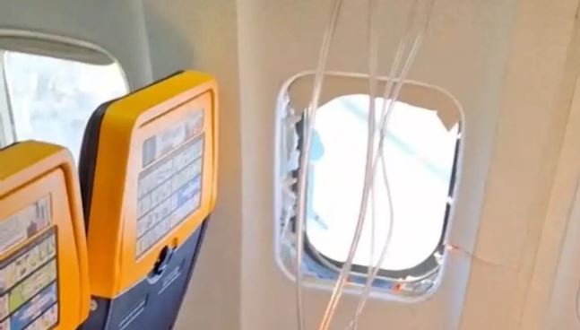 Ryanair: Συγκλονίζει ο Σέρβος επιβάτης της μοιραίας πτήσης από Θεσσαλονίκη – «Κοιμόμουν και ξαφνικά βρέθηκα με το κεφάλι έξω από το παράθυρο»